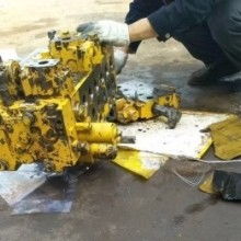  滨海县东坎镇群奇机械商行 主营 空压机维修 台式服务