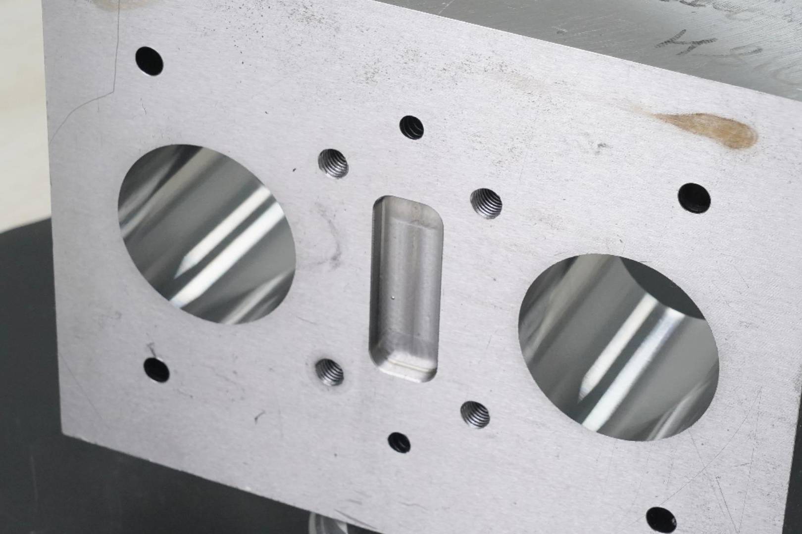 模具精密孔加工新选择,利工数控精密立式深孔钻_利工_精密_孔钻